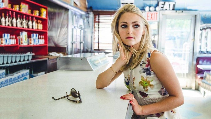 有邻居的追求者出价三万，让我连续半个月每天找个女朋友晚上弄点动静，我该答应吗？